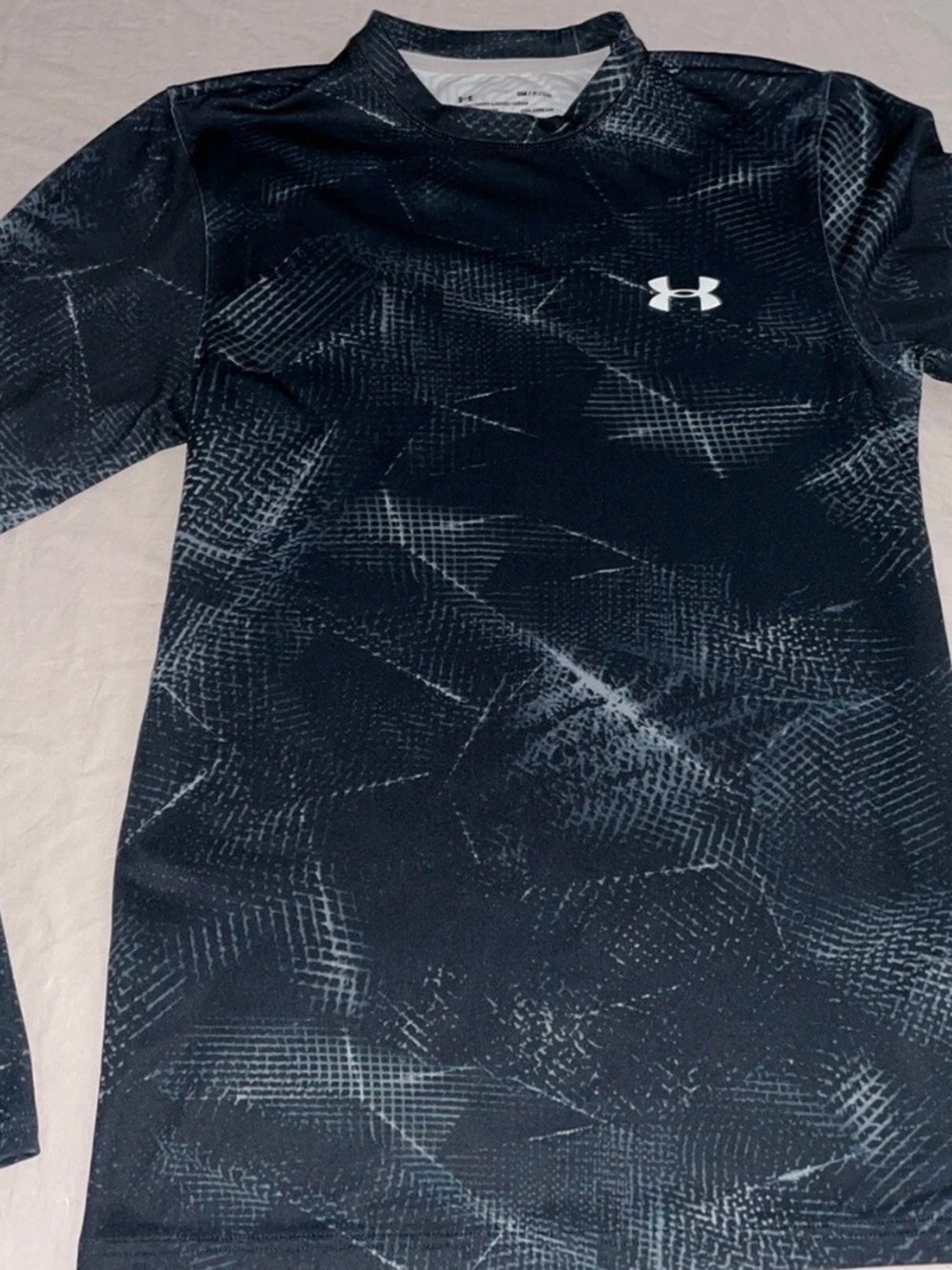 Under Armour Men’s Black Long-Sleeve Performance Top with Gray Pattern